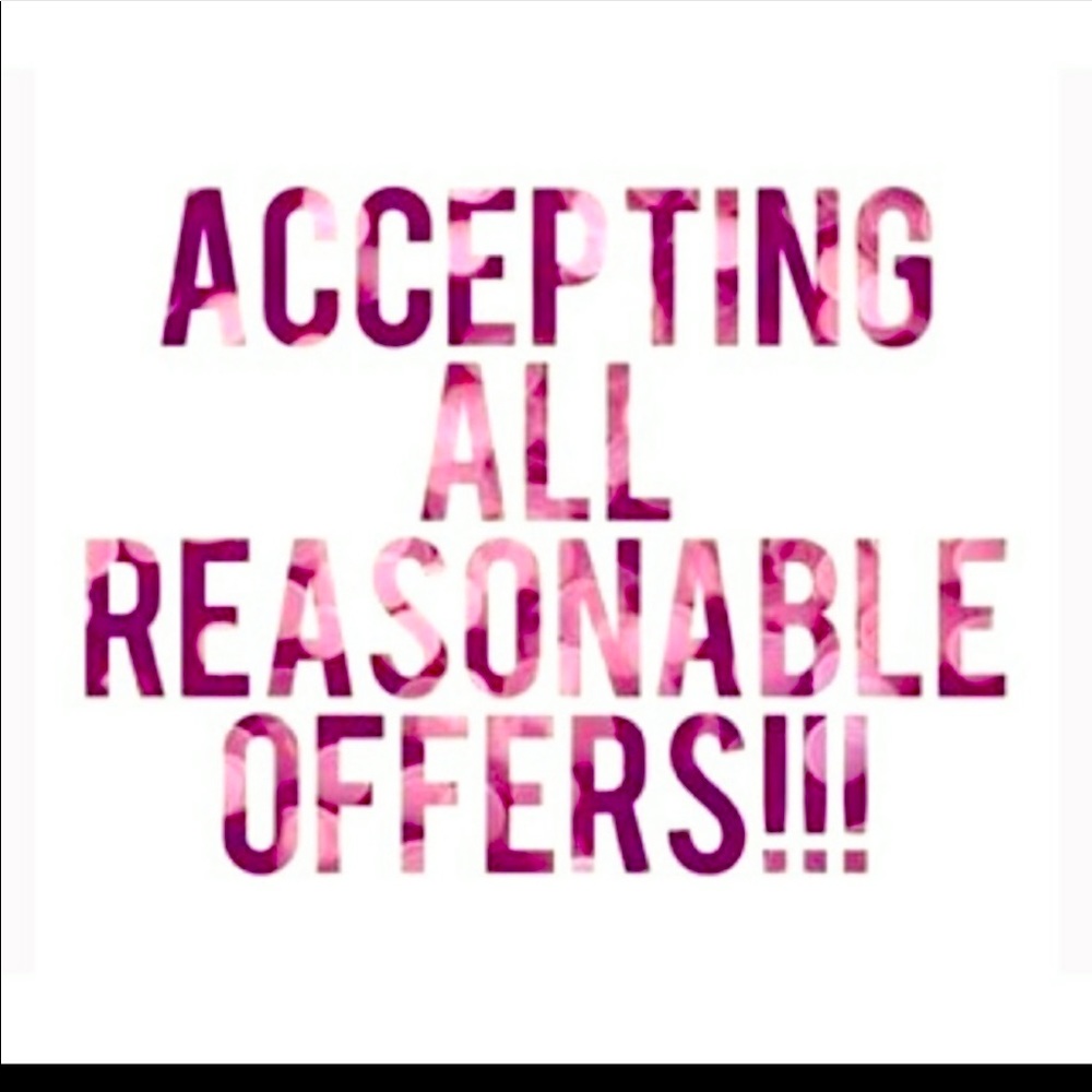 🥳🥳🦋I’m accepting all reasonable offers if you’re shopping my closet. 🥳🥳🦋